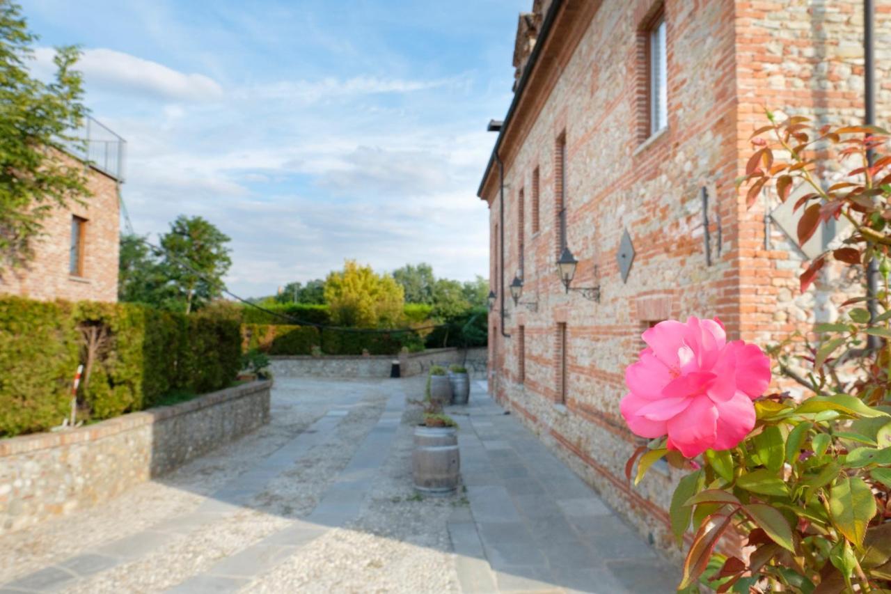 Hotel Le Botti Guarene Exterior foto