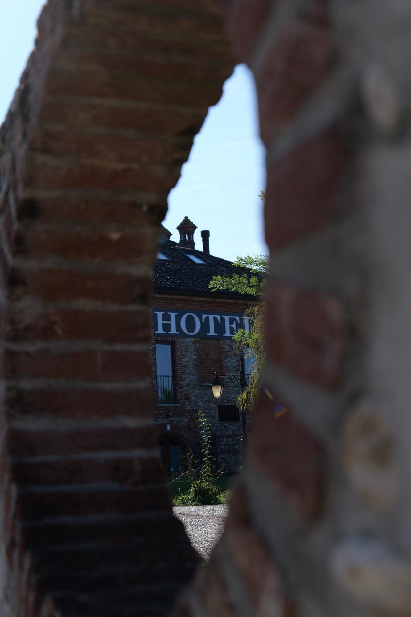 Hotel Le Botti Guarene Exterior foto